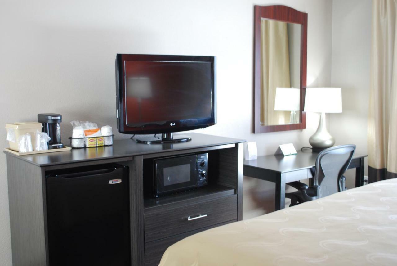 Quality Inn & Suites Fresno Northwest Zewnętrze zdjęcie
